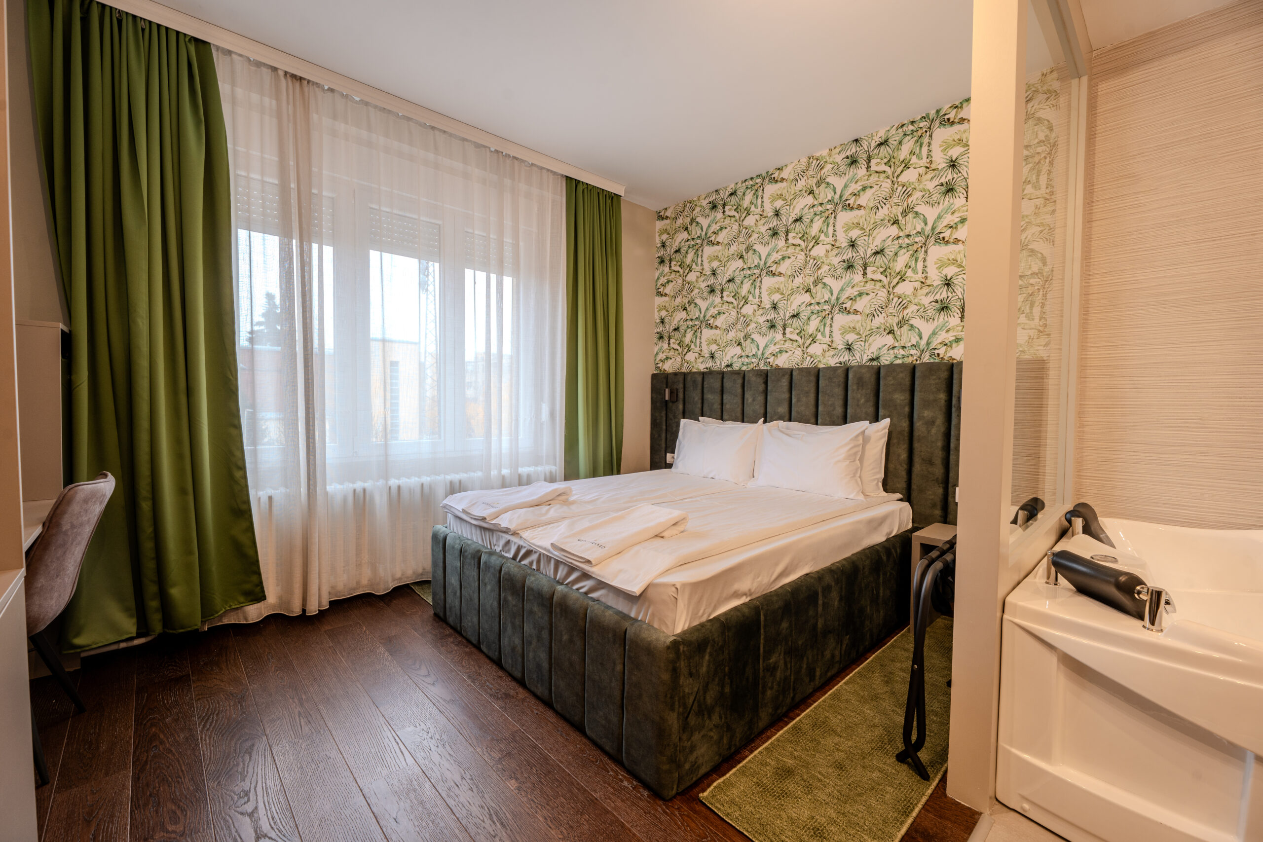 DELUXE SA HIDROMASAZNOM KADOM